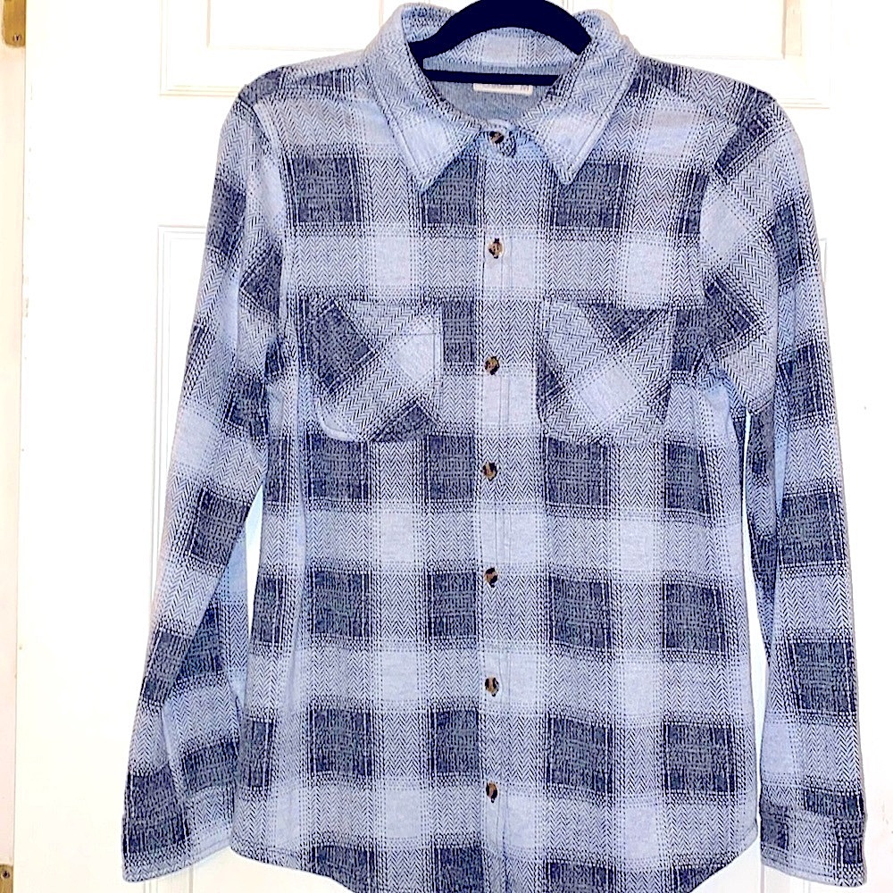 Women’s Button Up Gray and Black Plaid Flannel Cotton Shirt Size M